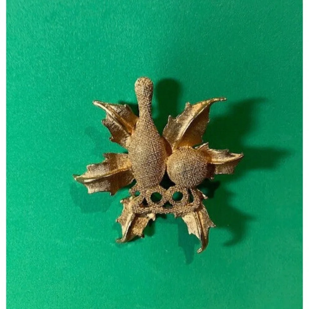 Vintage Bowling Pin 200 Score Brooch‎ 2